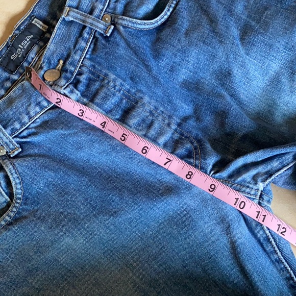 Blue Jeans - slight distress - Picture 4 of 11